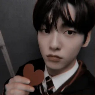 ⛅️ 69b39e49 portret, hart, jongen, kpop, schattig, liefde whatsapp sticker