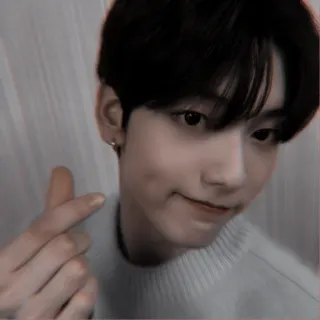 ⛅️ f5a9d070 persoon, kpop, man, idool, glimlach whatsapp sticker