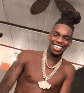 😂 d8908326 YNW Melly Musiker, Rapper, lächelnd, Schmuck telegram sticker