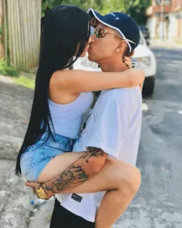 ❤️ b1dcceb1 couple, kissing, love, romance, young adults, affection, relationship telegram sticker