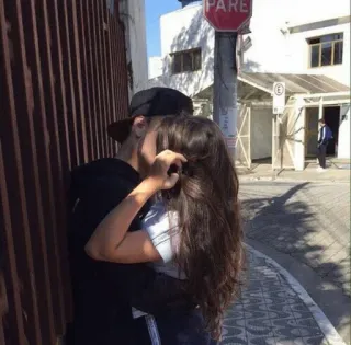 ❤️ e5dc6268 kiss, couple, love, affection, romance telegram sticker