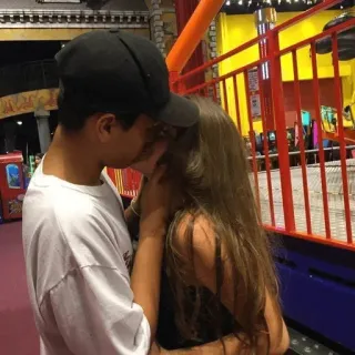 ❤️ f7a601aa couple, kiss, love, relationship, affection, romance telegram sticker