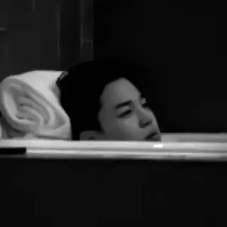 🐣 601913b2 pessoa, banheiro, banheira, toalha, preto e branco, cabeça, relaxante, interior telegram sticker