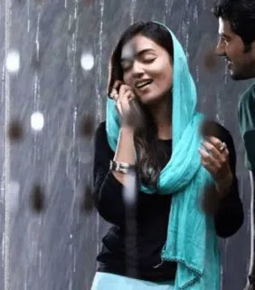 😍 509275a6 女人, 说话, 电话, 雨, 户外, 围巾 telegram sticker