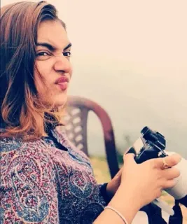 🤔 7ab680e2 女人, 相机, 摄影, 户外, 肖像 telegram sticker