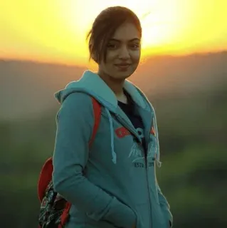 🥰 c5144e07 女人, 肖像, 日落, 连帽衫, 背包 telegram sticker