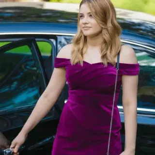 🤔 faf8bc3f женщина, платье, фиолетовый, машина, мода, портрет telegram sticker