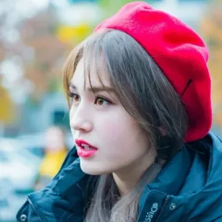 🍫 04804a22 женщина, портрет, мода, берет, человек, красота whatsapp sticker