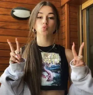 ✌️ 2dabcda9 девушка, знак мира, портрет, губки бантиком, подросток, женщина whatsapp sticker