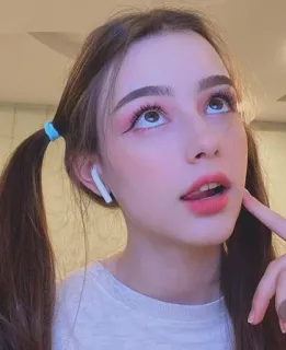 🧐 4d98b35f женщина, девушка, портрет, наушники, косички, красота, макияж whatsapp sticker