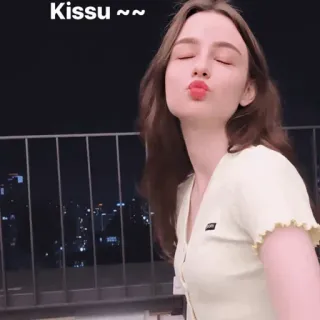 💋 58439b7c Kissu ~~ поцелуй, милый, женщина, девушка, губки бантиком, женский whatsapp sticker