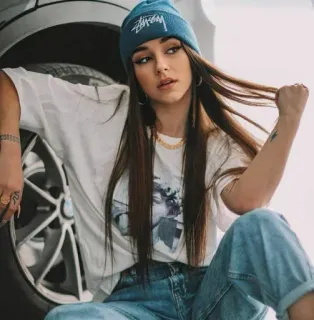 😎 683fd037 женщина, шапка, кэжуал, джинсы, портрет, стиль whatsapp sticker