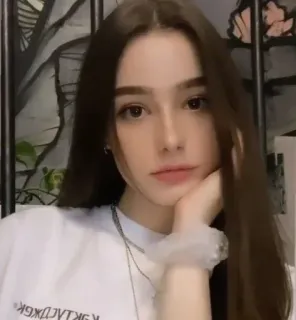 🧚‍♀ 6863edd8 KBACTUMK женщина, портрет, красота, длинные волосы, ожерелье whatsapp sticker