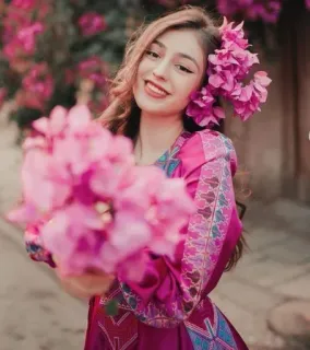 💐 7a313b12 женщина, цветы, портрет, розовый, платье, цветочный, улыбка, красота whatsapp sticker