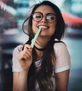 😁 cca4ae14 женщина, очки, человек, девушка, образ жизни, портрет whatsapp sticker