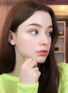 🙃 cd4fe1b1 женщина, девушка, портрет, селфи, красота, брюнетка whatsapp sticker