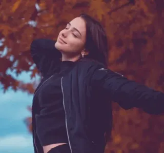 🌙 d62dfb90 женщина, осень, природа, мирный, осень, портрет, на улице whatsapp sticker