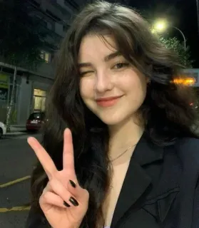 ✌️ d7682ef9 женщина, девушка, портрет, подмигивание, знак мира whatsapp sticker