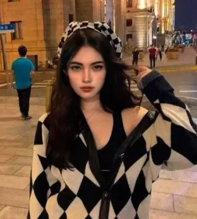 🧚‍♀ f2aad231 женщина, мода, портрет, город, модель, улица, клетчатый, наряд whatsapp sticker