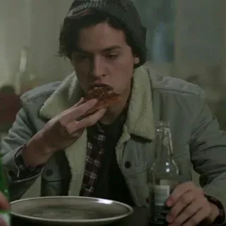 🍁 7f58f850 Jughead Jones Riverdale Jughead, Riverdale, pizza, comiendo, Cole Sprouse telegram sticker