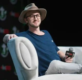 🐍 0a6f4f1a Tom Felton acteur, chapeau, homme, lunettes whatsapp sticker