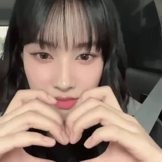 🕷️ 4429d575 kpop, corazón, chica, linda, ídolo telegram sticker