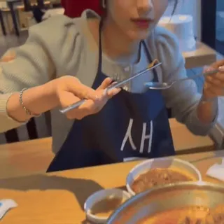 🥨 77866eb6 λH еда, еда, корейский, готовка, фартук whatsapp sticker