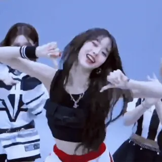 💜 c949c641 phụ nữ, vũ công, kpop, cô gái, châu á, nghệ thuật biểu diễn telegram sticker