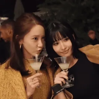 🍘 f98b3d41 phụ nữ, đồ uống, ăn mừng, cocktail, tiệc, bạn bè telegram sticker