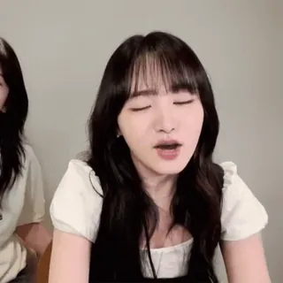 🤍 8a80edda whatsapp sticker