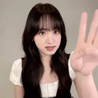 🤍 bc4db442 mulher, pessoa, gesto de mão, selfie whatsapp sticker