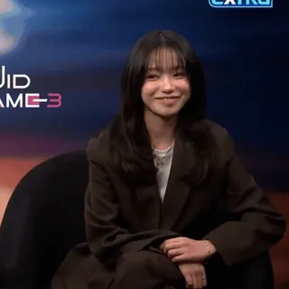 🏹 014622f3 EXTRA portrait, woman, interview, actress, smile telegram sticker