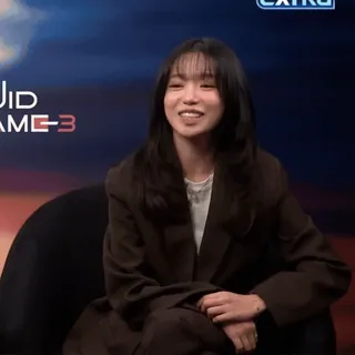 🏹 7a051326 EXTRA woman, interview, brunette, television, celebrity, portrait telegram sticker