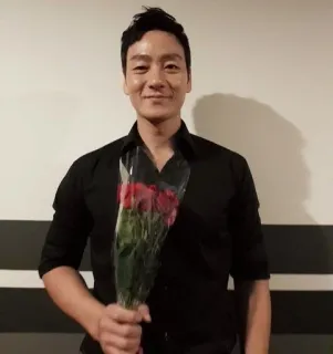 🌟 135e02ce mężczyzna, róże, kwiaty, portret telegram sticker