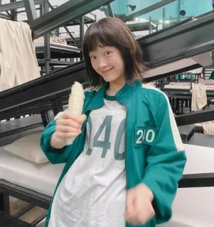 🌟 224dfbfb Squid Game Squid Game, gracz 040, gracz 20, kostium, koreański dramat, gra survivalowa telegram sticker