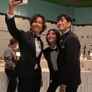 🌟 bd91f0d1 Squid Game Squid Game, Netflix, Koreański dramat, Aktorzy, Selfie, Rozrywka telegram sticker