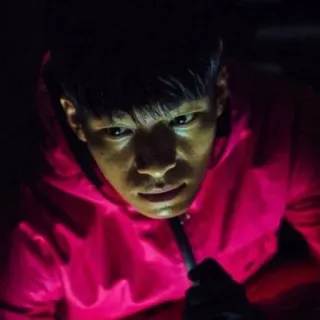 😐 7ca4085b Trò Chơi Con Mực, người đàn ông, áo vest, người lính telegram sticker