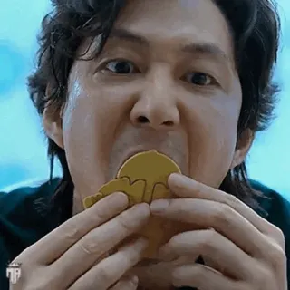 😐 c680b0b1 đàn ông, ăn, bánh quy, há miệng, squid game telegram sticker