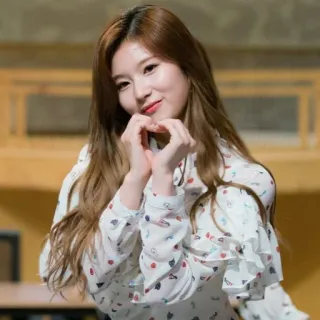 🍭 5ff030fd Sana Minatozaki femme, portrait, K-pop, Twice, Sana, coréen, chanteuse telegram sticker