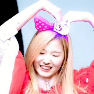 🍭 e036a185 femme, fille, mignon, hello kitty, rose, joyeux, souriant, personne telegram sticker