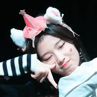 🍭 e08070b6 femme, fille, asiatique, kpop, mignon, bandeau, cœur telegram sticker