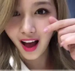 🍭 e69e81f5 femme, personne, sourire, joyeux, visage, portrait telegram sticker