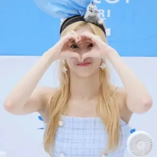 🍭 e8594210 femme, personne, amour, cœur, mignon, beauté, coréen telegram sticker