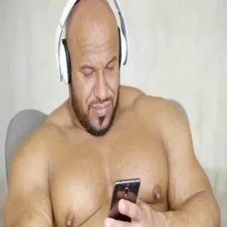 🎧 00f57b61 hombre, músculo, auriculares, teléfono, sin camisa whatsapp sticker