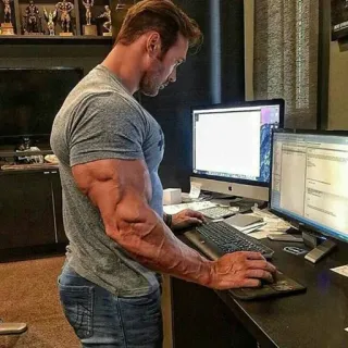 😠 98b55404 musculoso, hombre, ordenador, trabajando, fitness, culturismo, escritorio whatsapp sticker