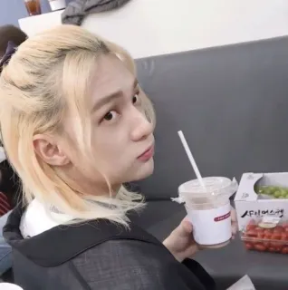 🤨 ac022f31 whatsapp sticker