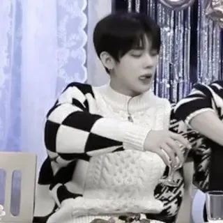 🍦 499afbcd persona, cuadros, suéter, coreano, hombre, interior whatsapp sticker