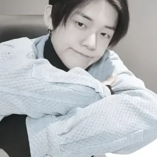 🍦 717906b4 hombre, retrato, casual, coreano, pendientes, pelo negro whatsapp sticker