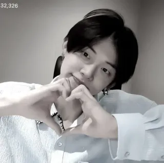 🍦 c6a50c20 K-pop, Ídolo, Corazón, Amor, Coreano, Cantante, Fan whatsapp sticker