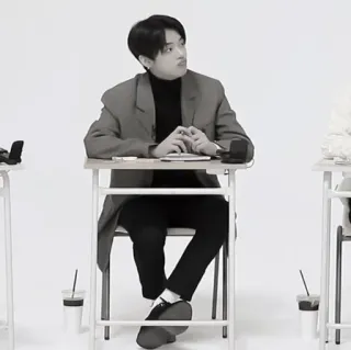 🍦 f1e2bd76 hombre, escritorio, sentado, aula, interior whatsapp sticker